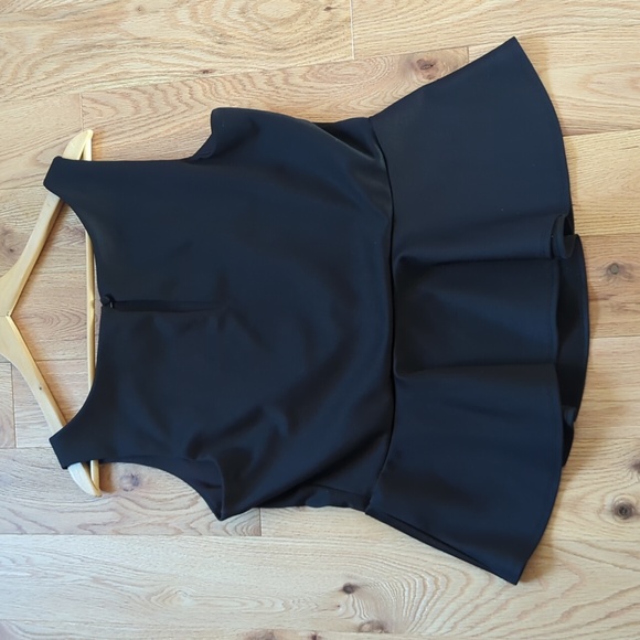 Bisou Bisou. Black Short Sleeve Peplum Top. Size XL. - Picture 8 of 10